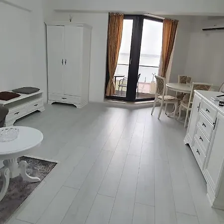 Solid 11 Retreat Apartment *